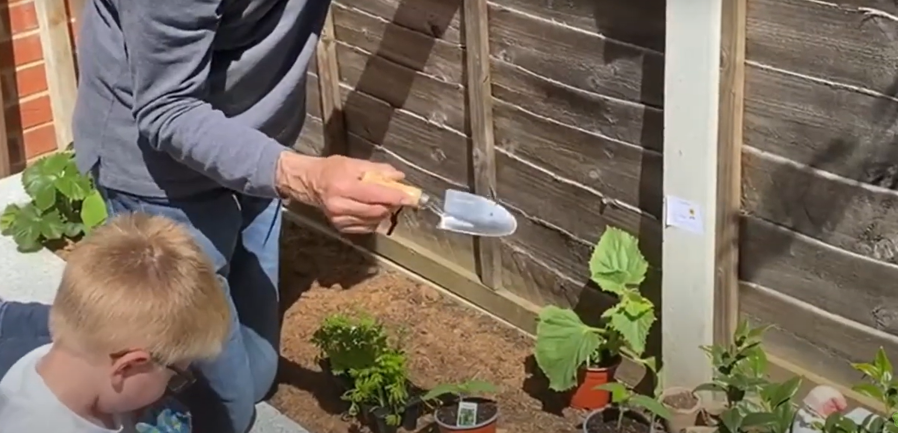 Tools for children include a trowel from Kent and Stowe.